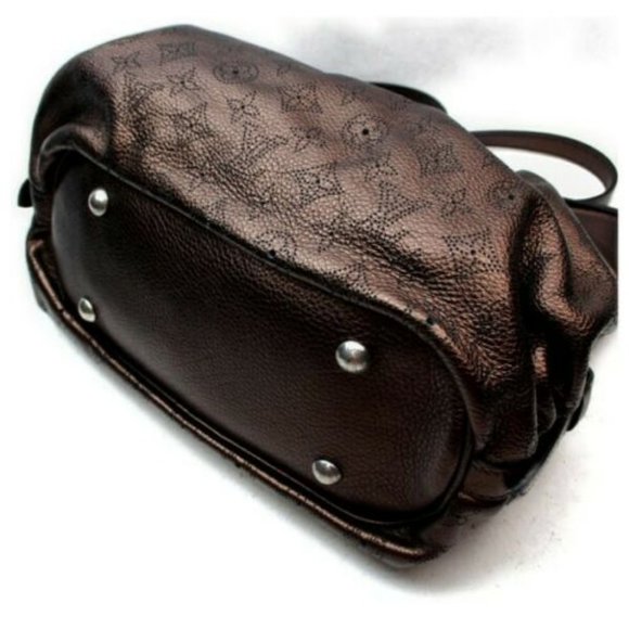 LOUIS VUITTON XS MORDRE MONOGRAM MAHINA - Picture 13 of 15